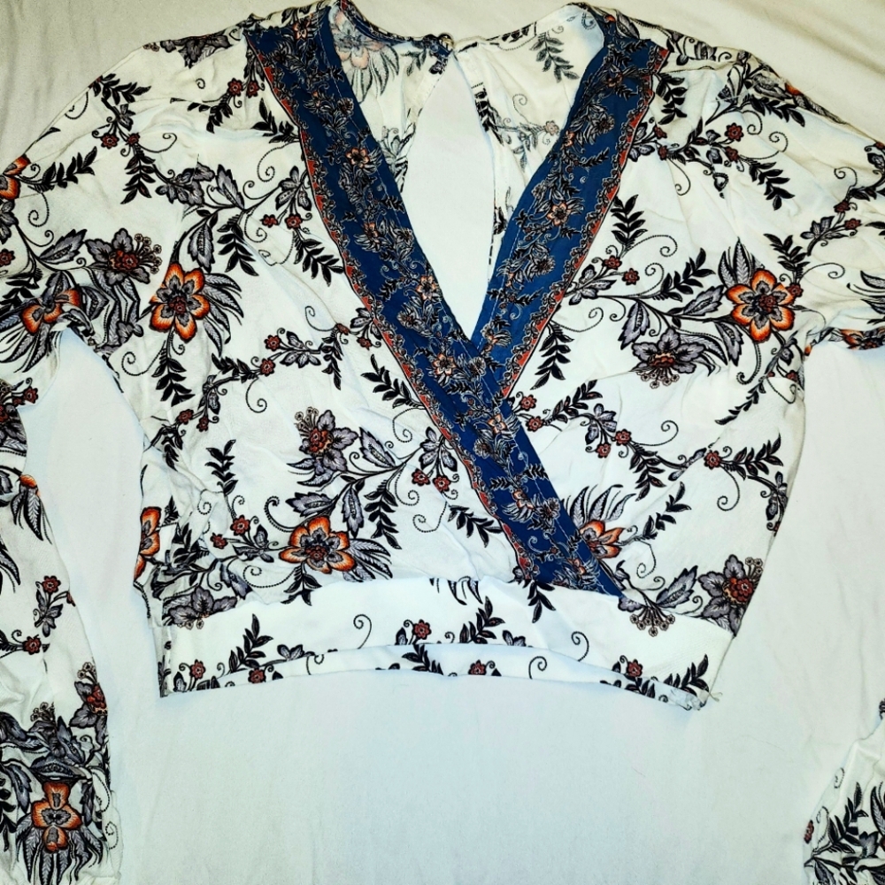 Cropped floral shirt